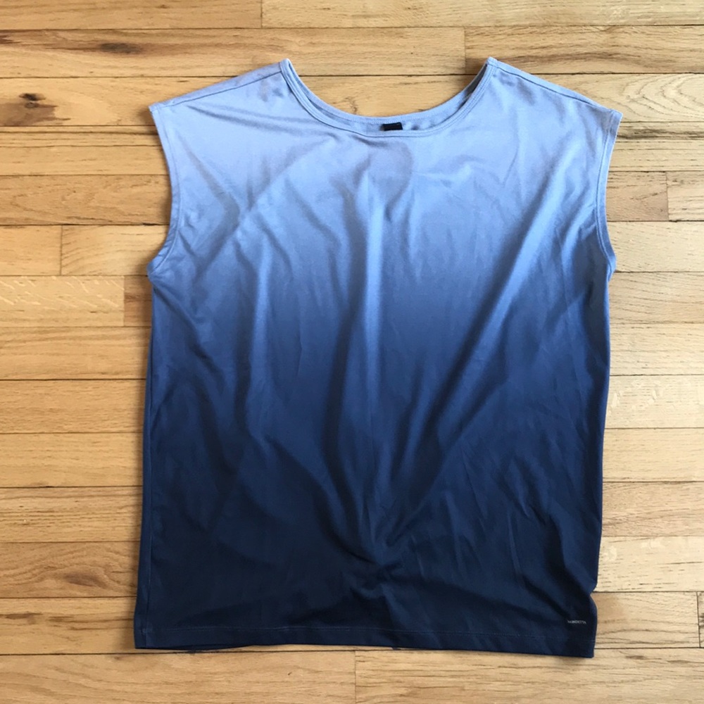 Mondetta Ombré Top. Size medium.